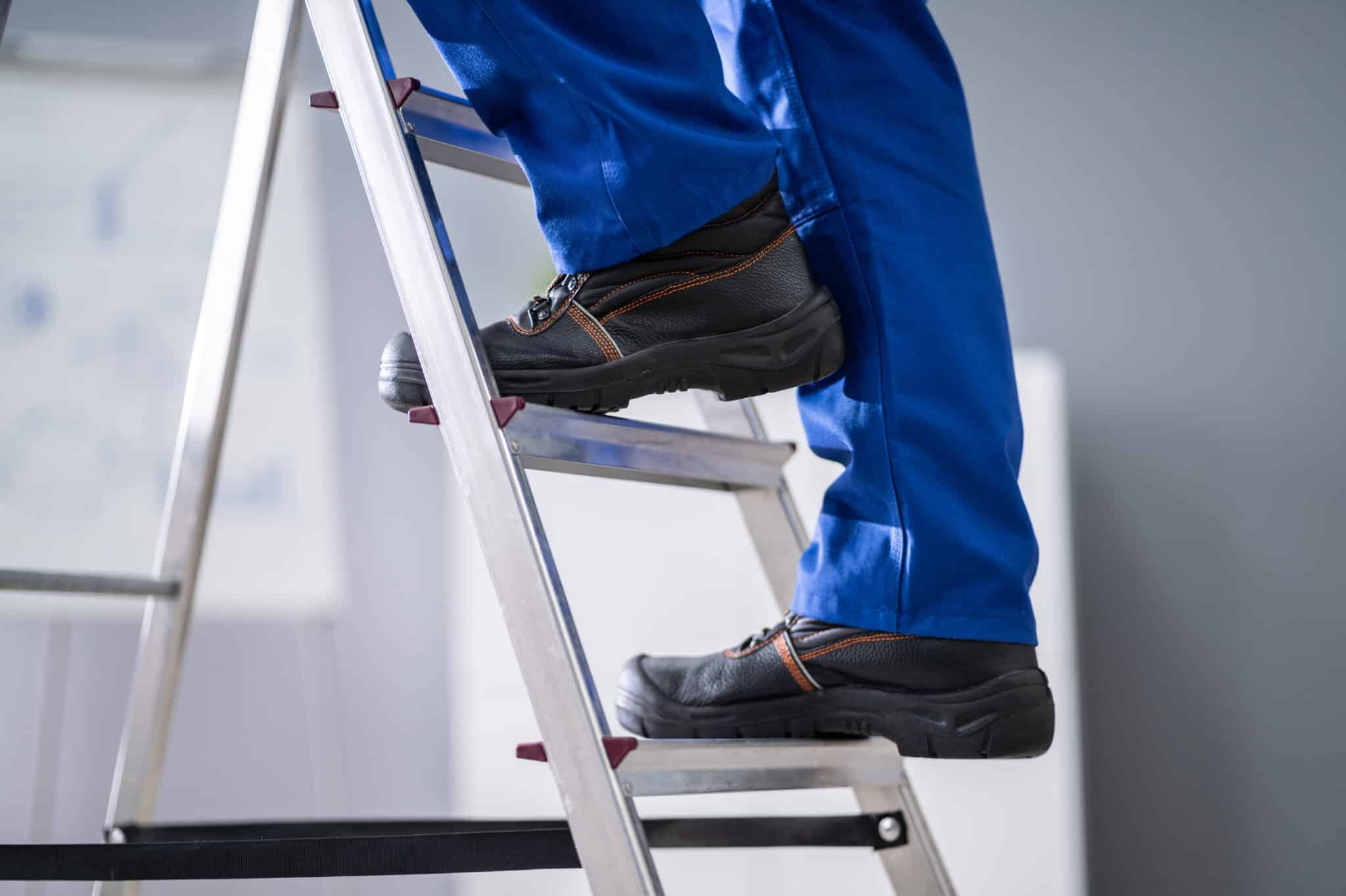 Ladder Limp 8 Common Injuries from Falling Off a Ladder at Work | Cavanaugh ...
